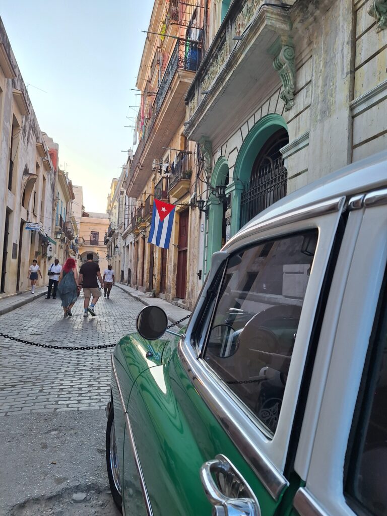 havana tour, walking tour around habana city in coblestone roads and classic cars ride 