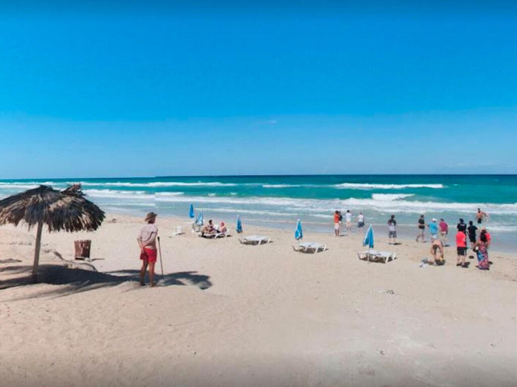 people having fun in playas del este